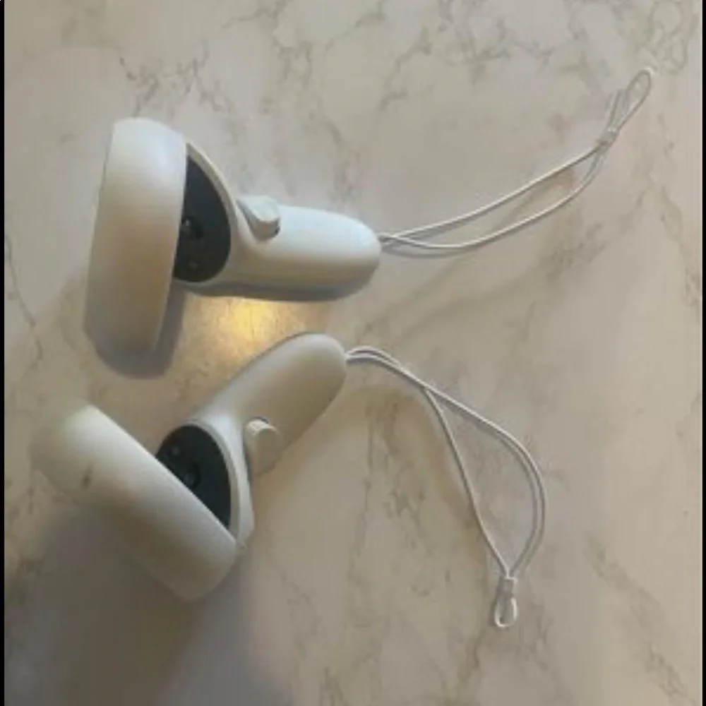Oculus quest 2 with elite strap.